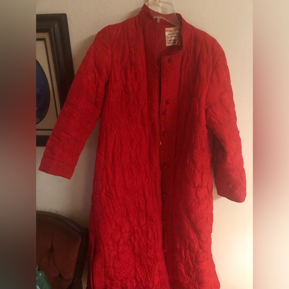 🐲Chinese Red Silk Quilted Robe- 147A $70 or $60 w/offer